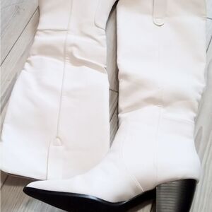 (74-4292) Women's White Boot Sz 10